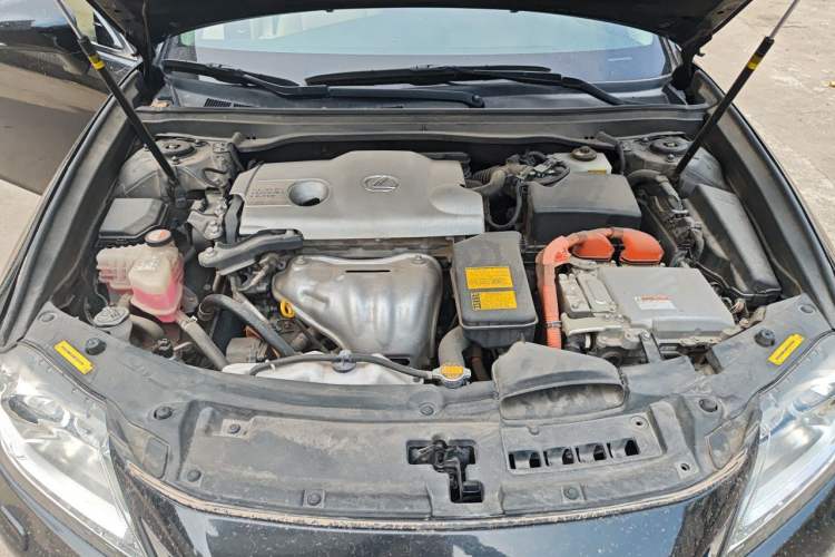 Used Lexus ES 2014 300h Elite Edition Engine Bay