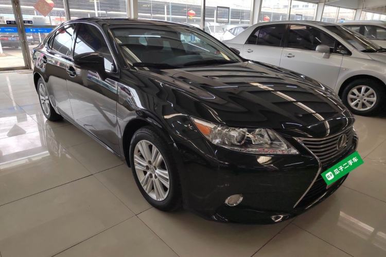 Used Lexus ES 2014 250 Elite Edition Front Right 45 Deg
