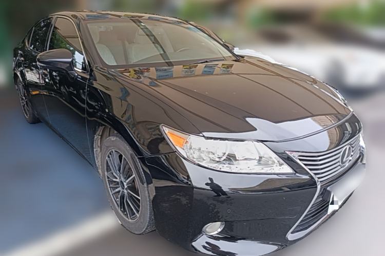 Used Lexus ES 2014 250 Elite Edition Front Right 45 Deg