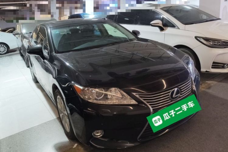 Used Lexus ES 2014 300h Elite Edition Front Right 45 Deg