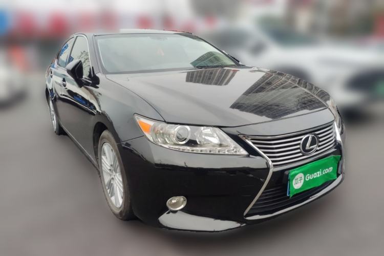 Used Lexus ES 2014 250 Elite Edition Front Right 45 Deg