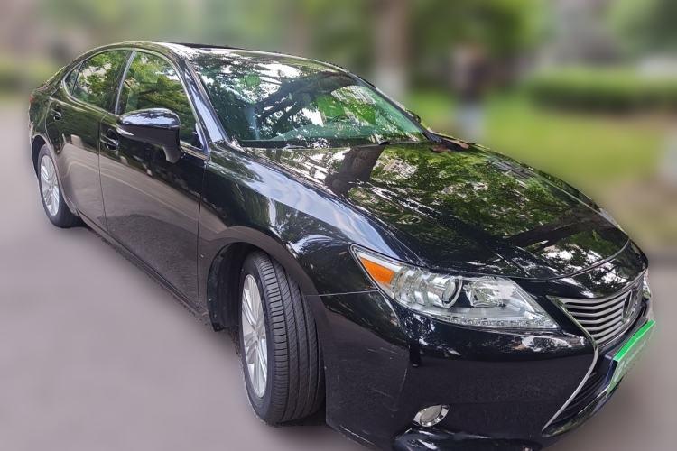 Used Lexus ES 2014 250 Elite Edition Front Right 45 Deg