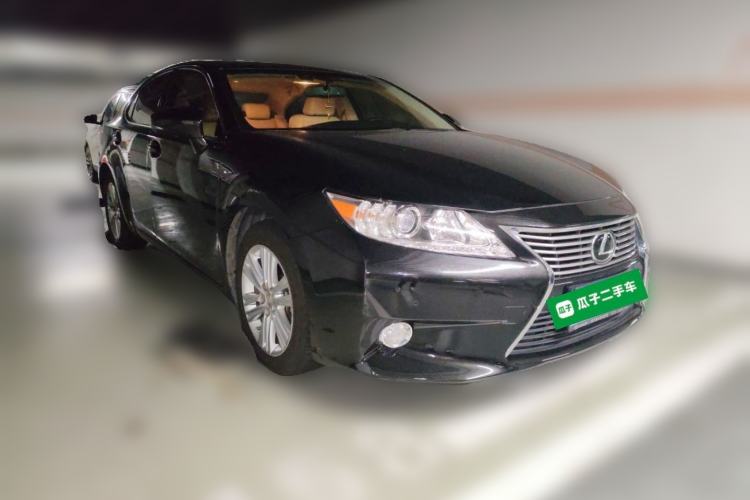 Used Lexus ES 2014 250 Elite Edition Front Right 45 Deg