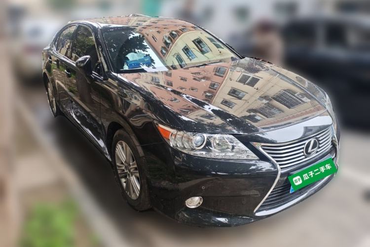 Used Lexus ES 2014 250 Elite Edition Front Right 45 Deg