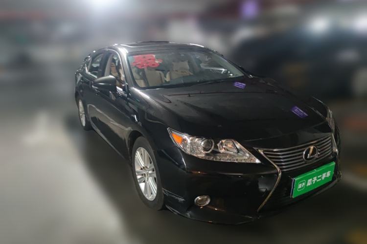 Used Lexus ES 2014 250 Elite Edition Front Right 45 Deg