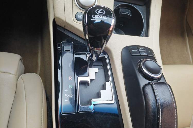 Used Lexus ES 2014 300h Elite Edition Gear Lever