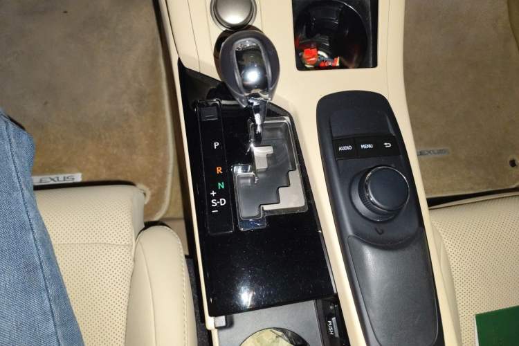 Used Lexus ES 2014 300h Elite Edition Gear Lever