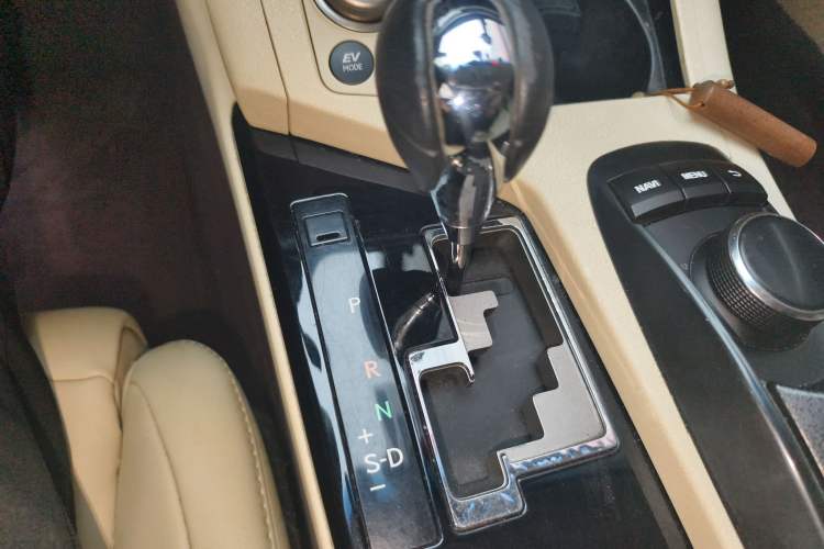 Used Lexus ES 2014 300h Elite Edition Gear Lever