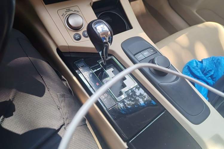 Used Lexus ES 2014 300h Elite Edition Gear Lever