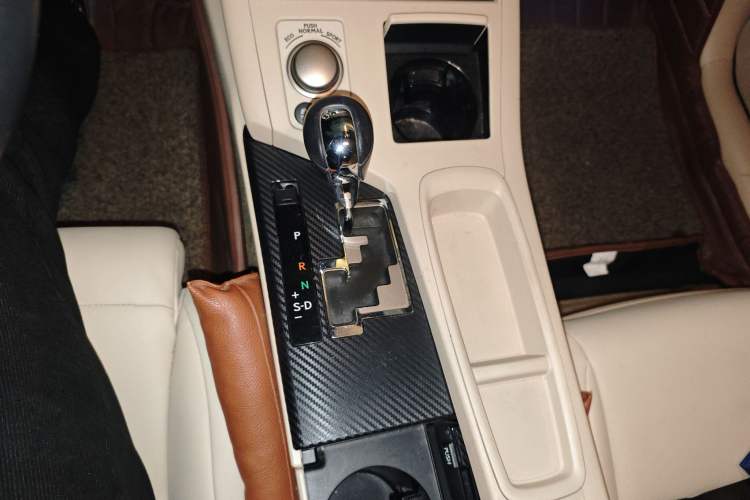 Used Lexus ES 2014 300h Elite Edition Gear Lever