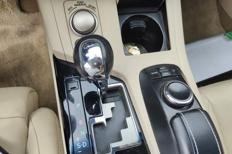 Used Lexus ES 2014 300h Elite Edition Gear Lever