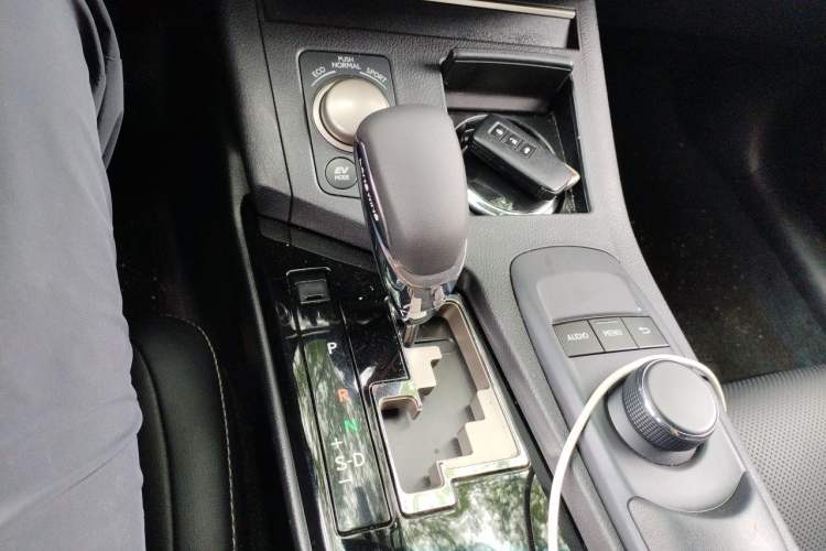 Used Lexus ES 2014 300h Elite Edition Gear Lever