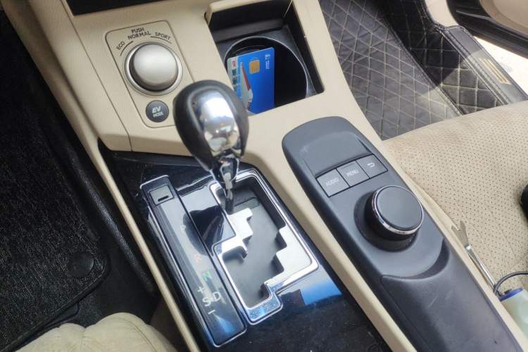 Used Lexus ES 2014 300h Elite Edition Gear Lever