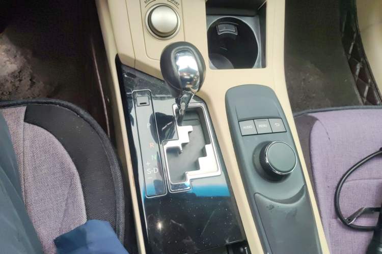 Used Lexus ES 2014 250 Elite Edition Gear Lever