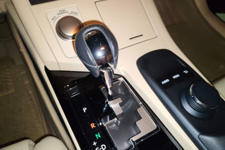 Used Lexus ES 2014 250 Elite Edition Gear Lever