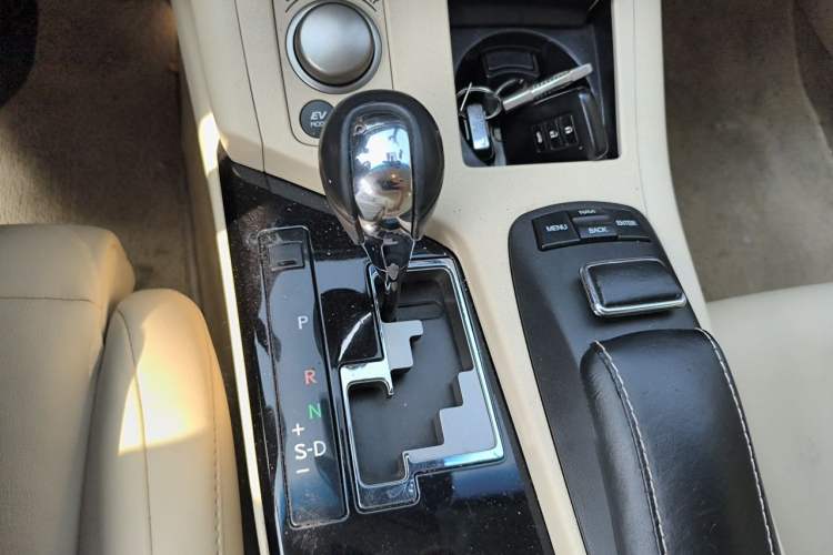 Used Lexus ES 2014 300h Elite Edition Gear Lever