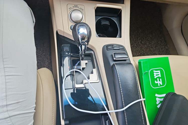 Used Lexus ES 2014 300h Elite Edition Gear Lever