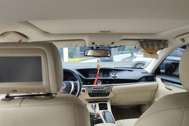 Used Lexus ES 2014 300h Elite Edition Headliner