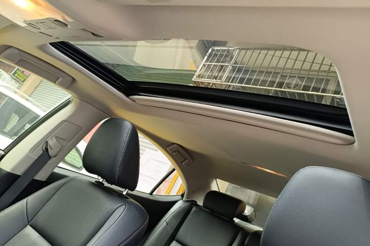 Used Lexus ES 2014 300h Elite Edition Headliner