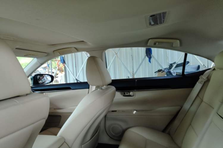 Used Lexus ES 2014 300h Elite Edition Headliner