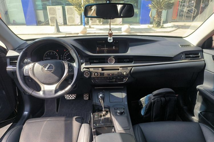 Used Lexus ES 2014 250 Comfort Edition Interior 1