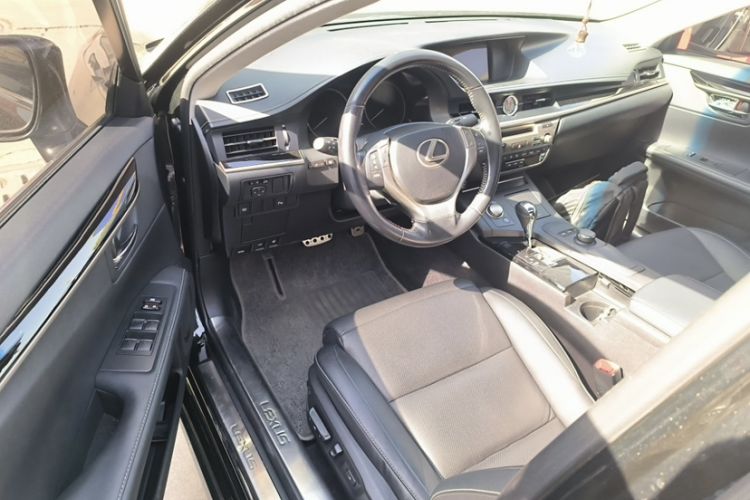 Used Lexus ES 2014 250 Comfort Edition Interior 4