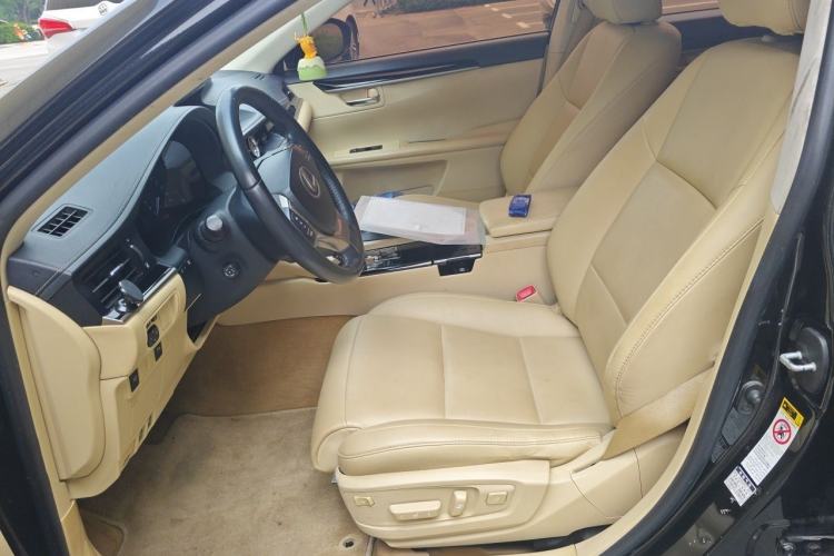 Used Lexus ES 2014 300h Elite Edition Left Front Seat