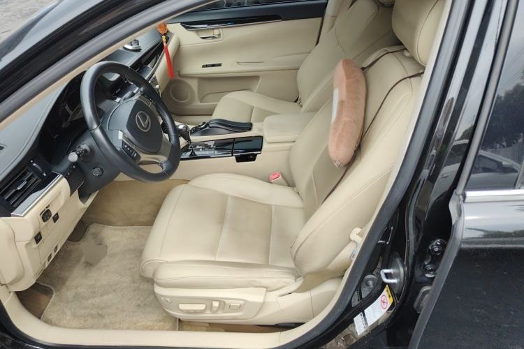 Used Lexus ES 2014 300h Elite Edition Left Front Seat