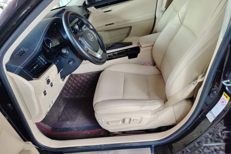 Used Lexus ES 2014 300h Elite Edition Left Front Seat