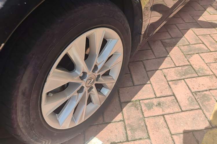 Used Lexus ES 2014 300h Elite Edition Left Front Wheel Hub