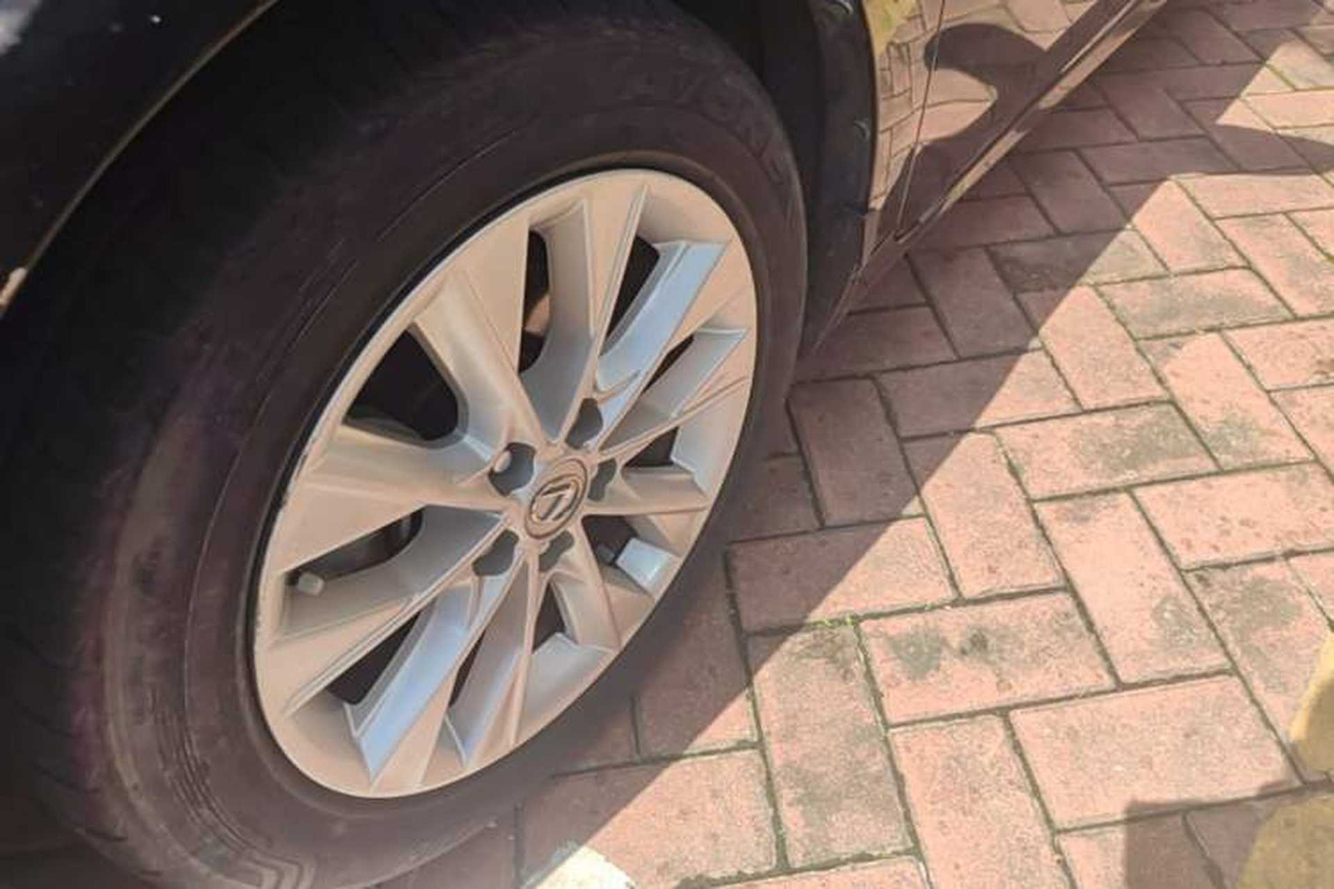 Used Lexus ES 2014 300h Elite Edition Left Front Wheel Hub