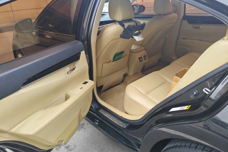 Used Lexus ES 2014 300h Elite Edition Left Rear Seat