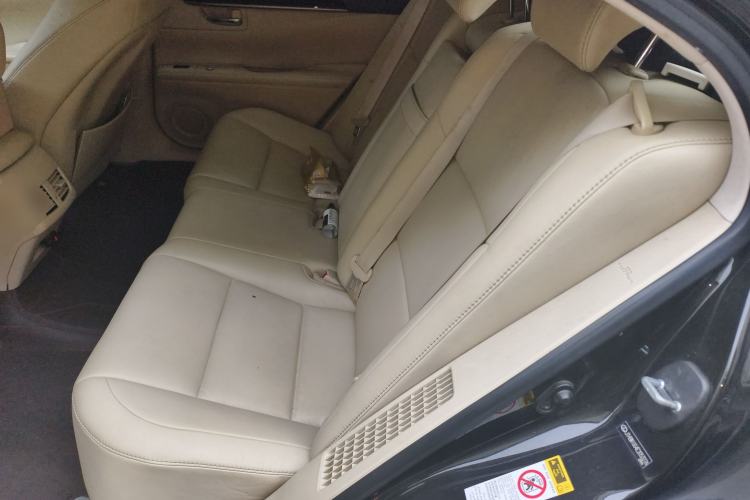 Used Lexus ES 2014 300h Elite Edition Left Rear Seat