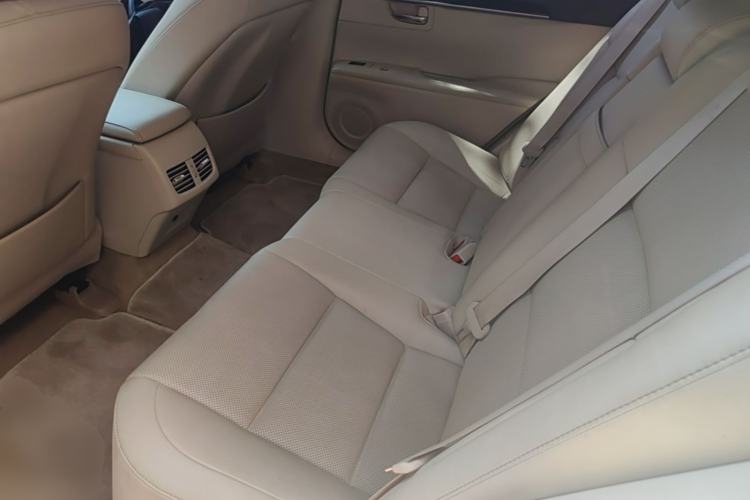 Used Lexus ES 2014 300h Elite Edition Left Rear Seat