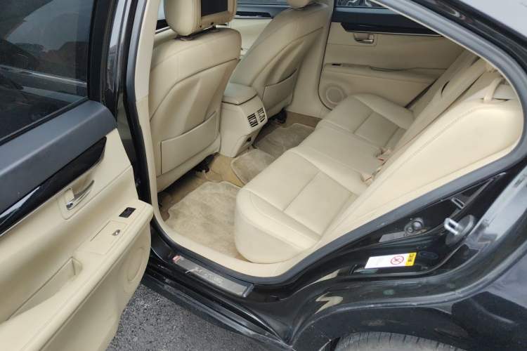 Used Lexus ES 2014 300h Elite Edition Left Rear Seat