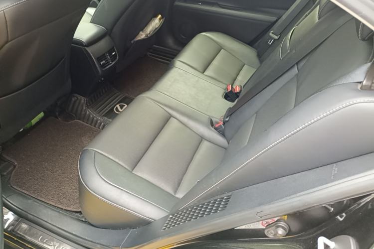 Used Lexus ES 2014 300h Elite Edition Left Rear Seat