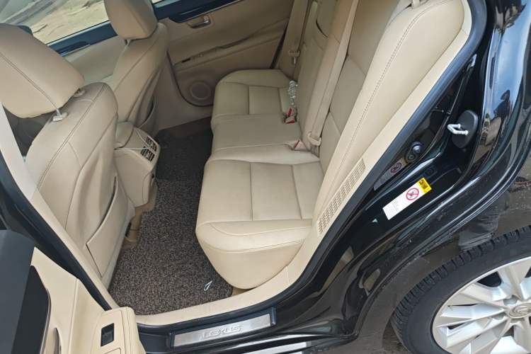 Used Lexus ES 2014 300h Elite Edition Left Rear Seat