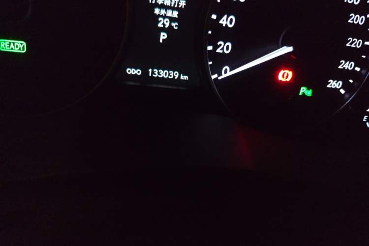 Used Lexus ES 2014 300h Elite Edition Odometer Close Up