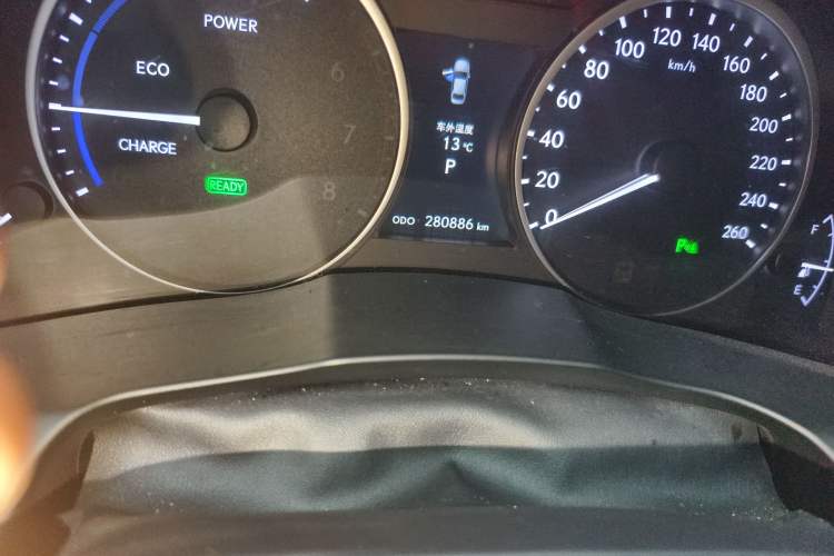 Used Lexus ES 2014 300h Elite Edition Odometer Close Up