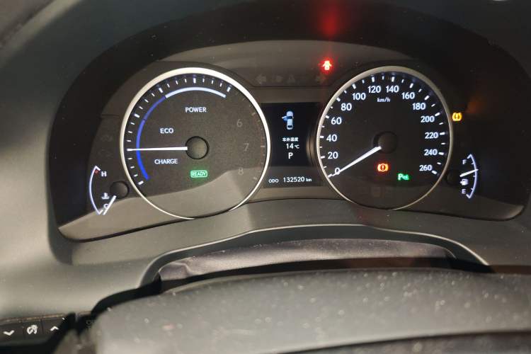 Used Lexus ES 2014 300h Elite Edition Odometer Close Up
