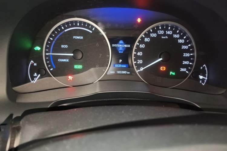 Used Lexus ES 2014 300h Elite Edition Odometer Close Up