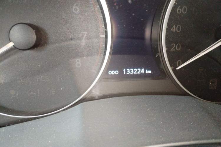 Used Lexus ES 2014 300h Elite Edition Odometer Close Up