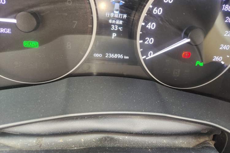 Used Lexus ES 2014 300h Elite Edition Odometer Close Up