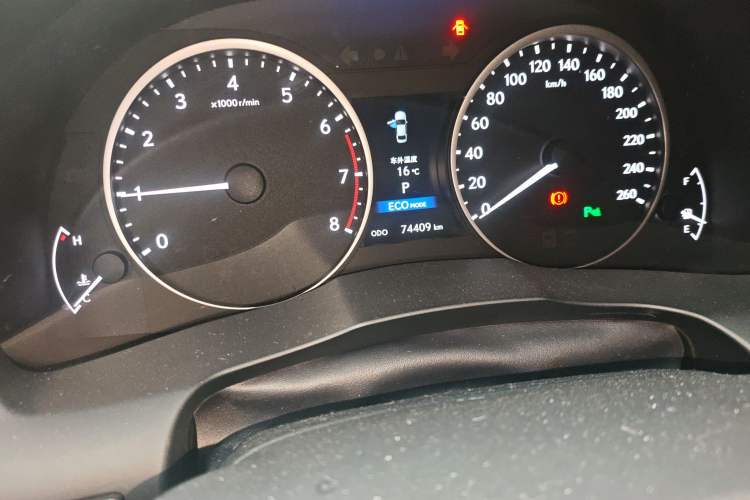 Used Lexus ES 2014 250 Elite Edition Odometer Close Up