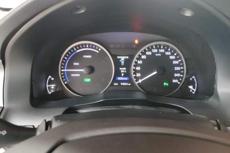 Used Lexus ES 2014 300h Elite Edition Odometer Close Up