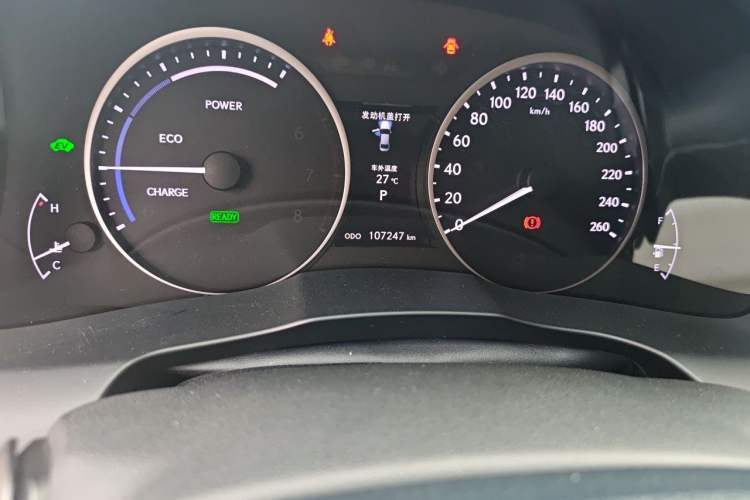 Used Lexus ES 2014 300h Elite Edition Odometer Close Up