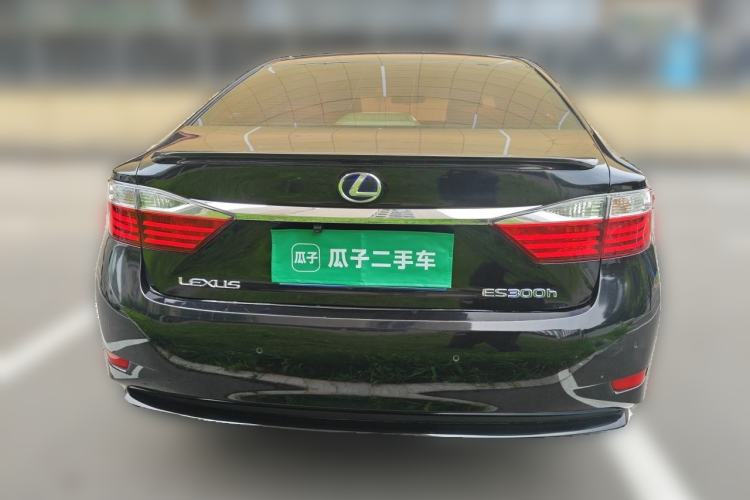Used Lexus ES 2014 300h Elite Edition Rear