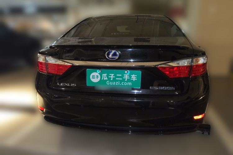 Used Lexus ES 2014 300h Elite Edition Rear