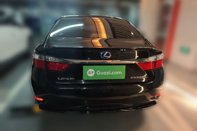 Used Lexus ES 2014 300h Elite Edition Rear