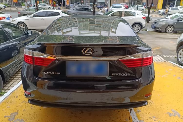Used Lexus ES 2014 300h Elite Edition Rear